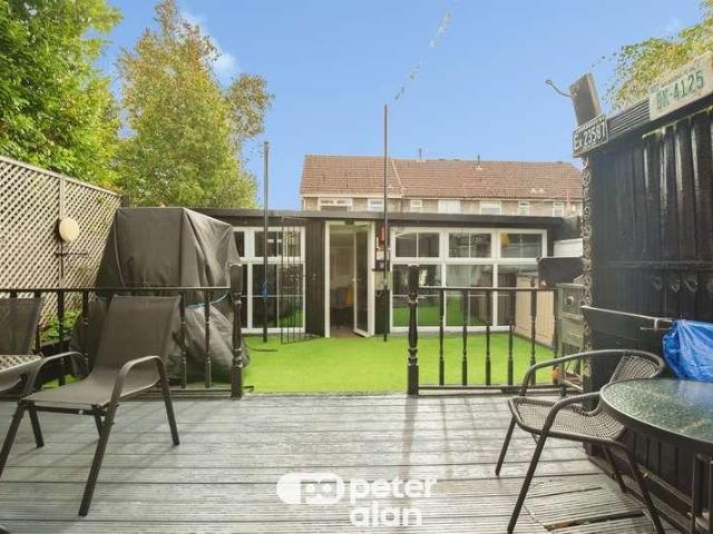 4 bed house for sale