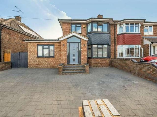4 bed house for sale