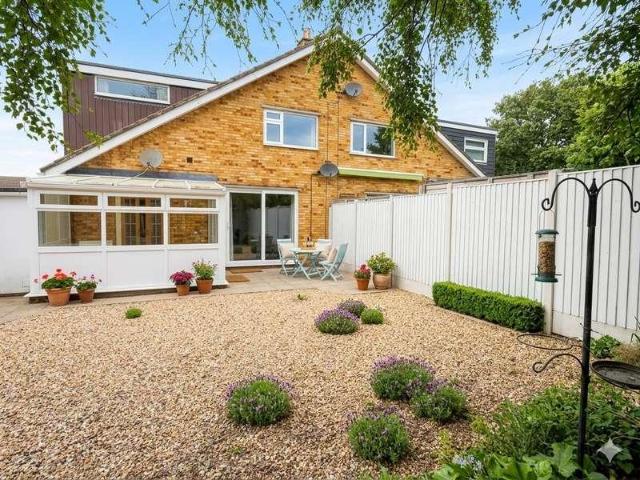 4 bed house for sale