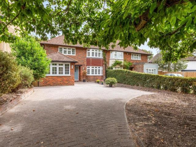 4 bed house for sale