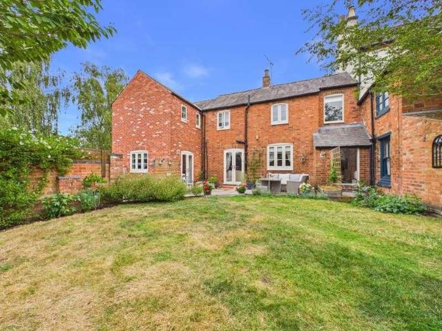 4 bed house for sale