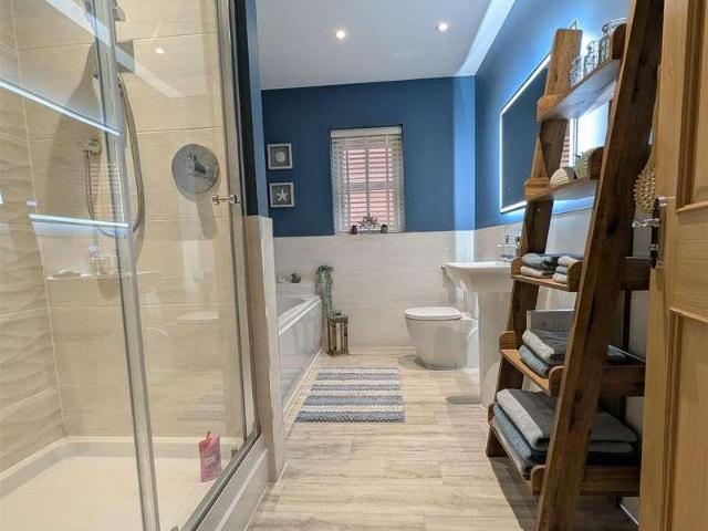 4 bed house for sale