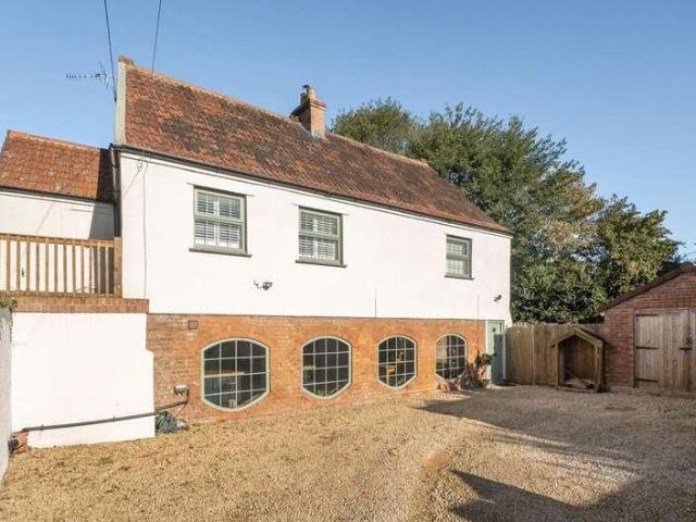 4 bed house for sale