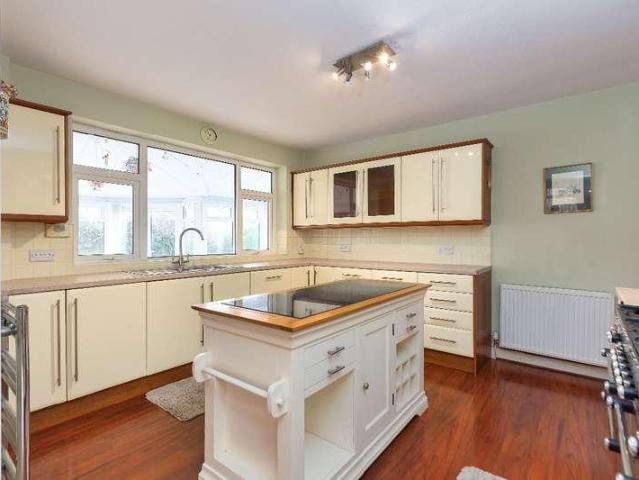 4 bed house for sale