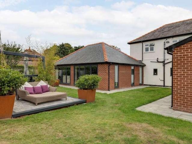 4 bed house for sale