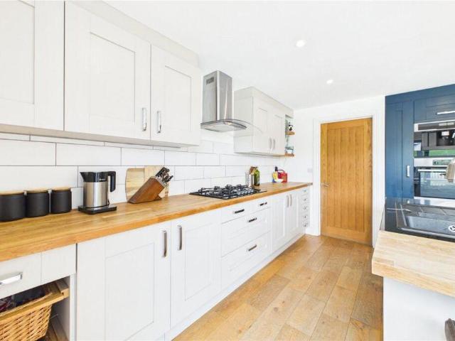 4 bed house for sale