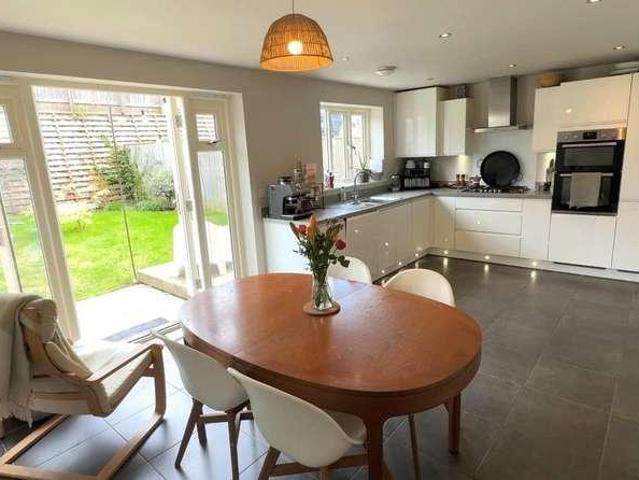 4 bed house for sale