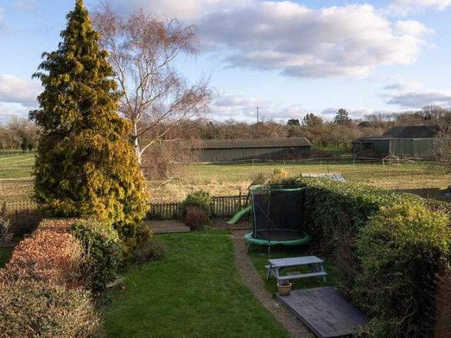 4 bed house for sale