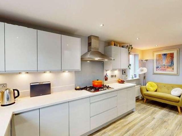4 bed house for sale