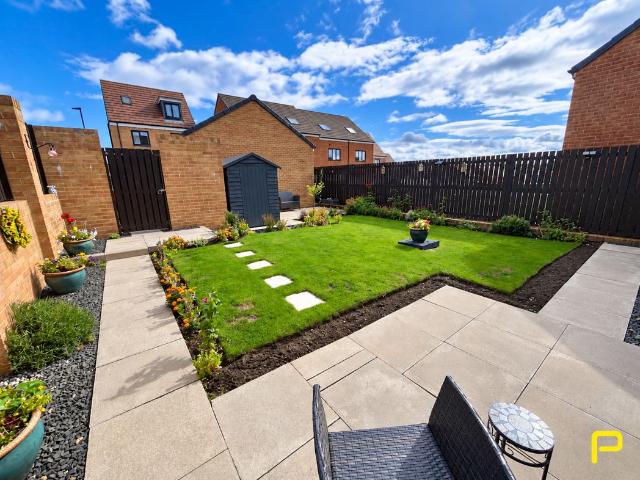 4 bed house for sale