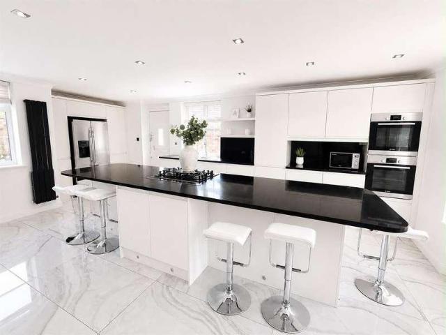4 bed house for sale