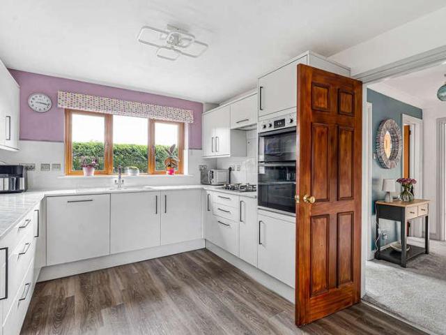 4 bed house for sale