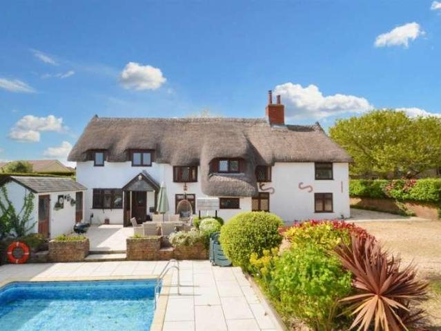 4 bed house for sale