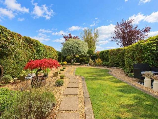 4 bed house for sale