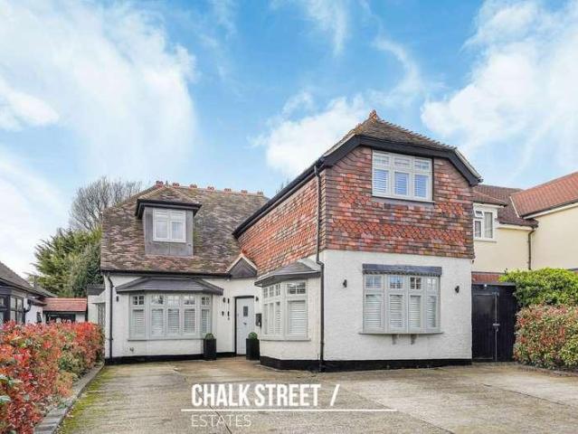 4 bed house for sale