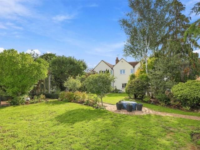 4 bed house for sale