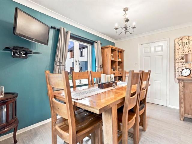 4 bed house for sale