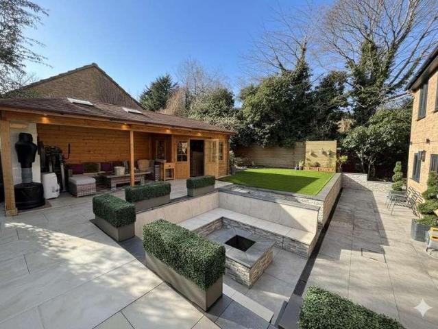 4 bed house for sale