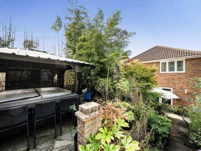 4 bed house for sale