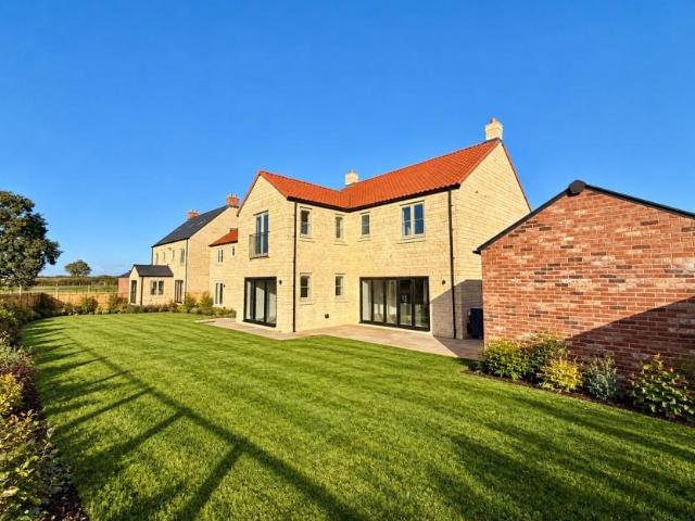 4 bed house for sale