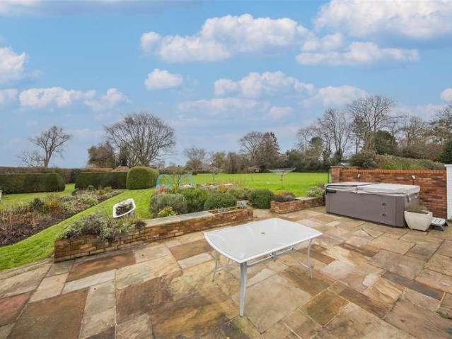 4 bed house for sale