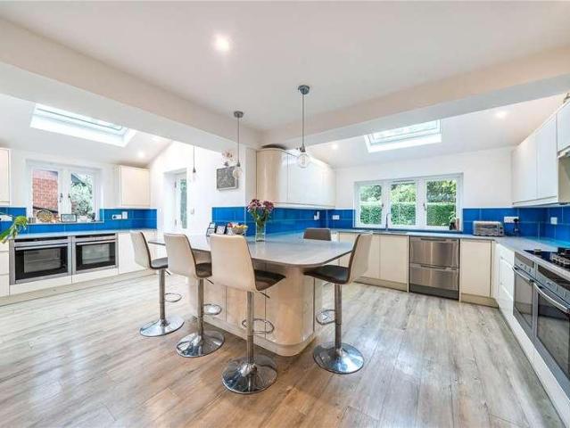 4 bed house for sale