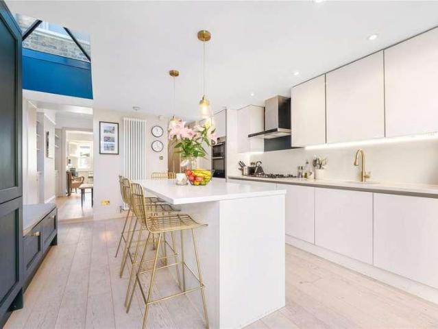4 bed house for sale