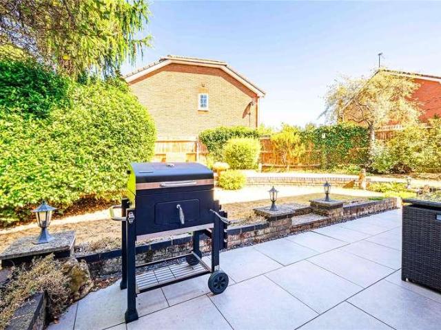 4 bed house for sale