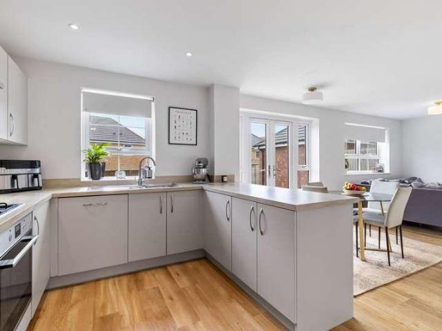 4 bed house for sale