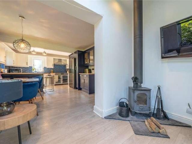 4 bed house for sale