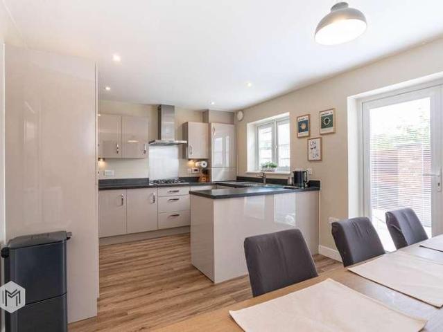 4 bed house for sale