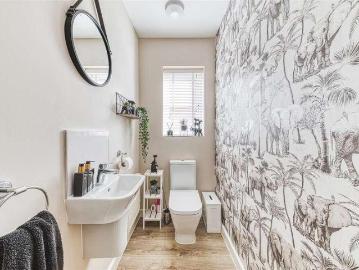4 bed house for sale