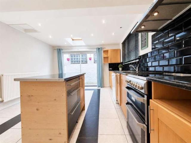 4 bed house for sale