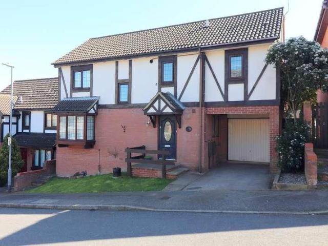 4 bed house for sale