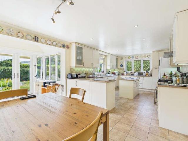 4 bed house for sale