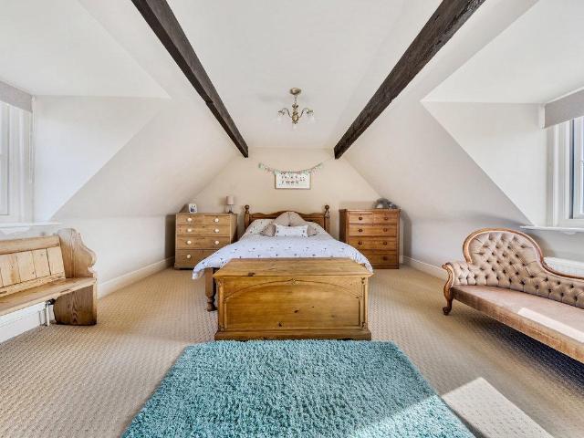 4 bed house for sale