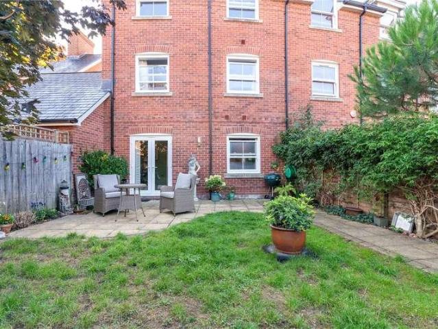 4 bed house for sale