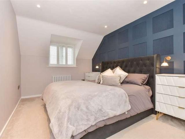 4 bed house for sale