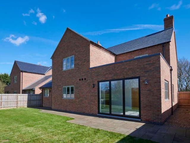 4 bed house for sale