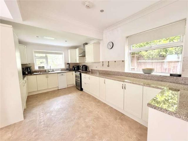4 bed house for sale