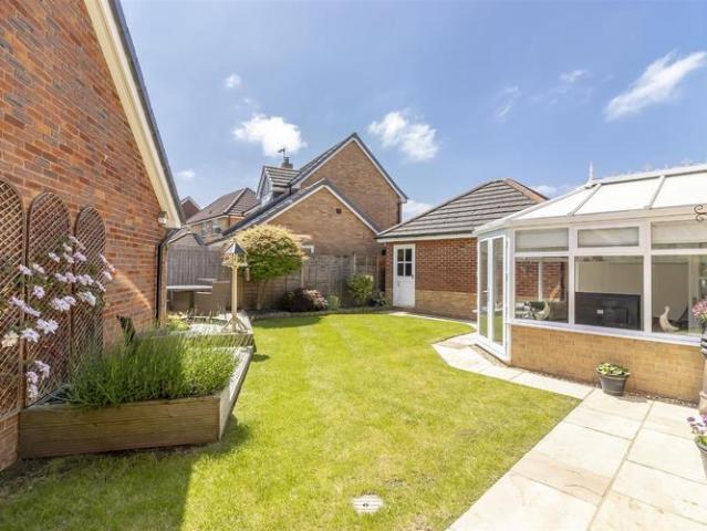 4 bed house for sale