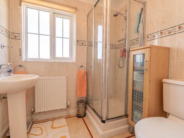 4 bed house for sale