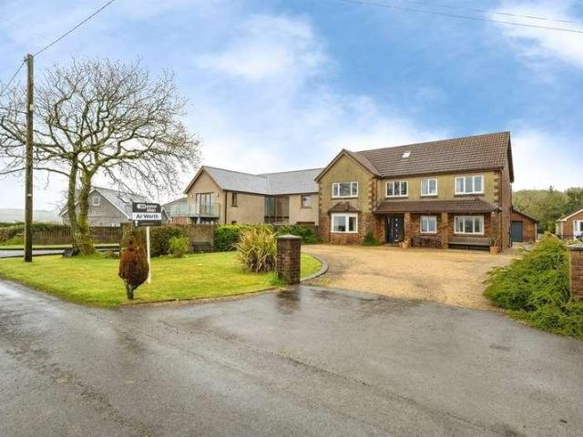 4 bed house for sale