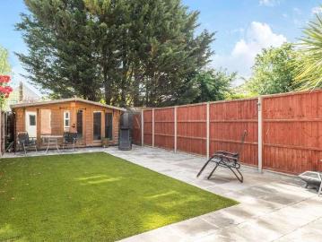 4 bed house for sale