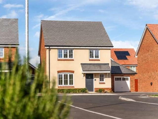 4 bed house for sale