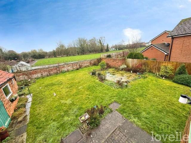 4 bed house for sale