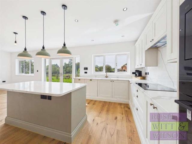 4 bed house for sale