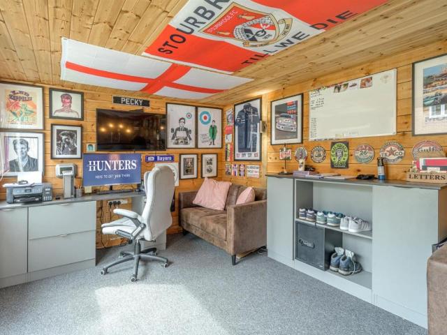 4 bed house for sale