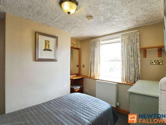 5 bed house for sale