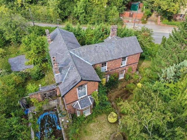 4 bed house for sale